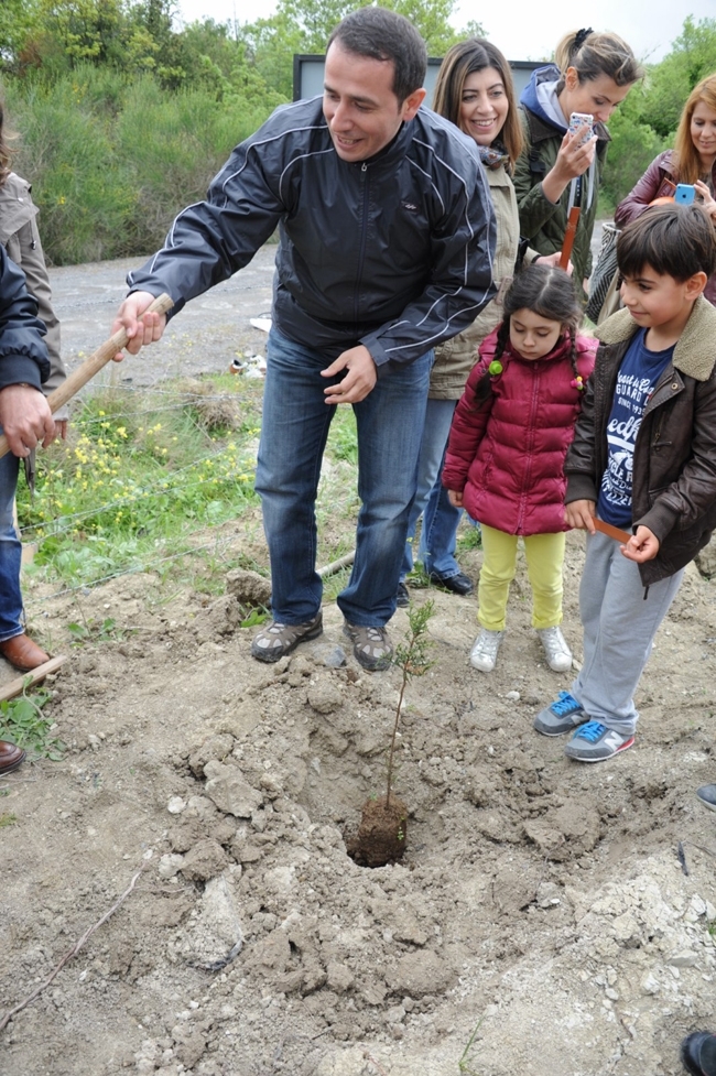 İMEAK DTO Hatıra Ormanı'na fidanlar dikildi galerisi resim 2