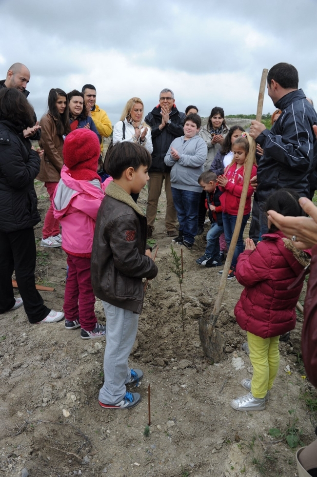 İMEAK DTO Hatıra Ormanı'na fidanlar dikildi galerisi resim 4