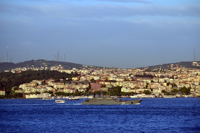 Rus Donanması'na ait iki gemi Çanakkale Boğazı'ndan geçti galerisi resim 15