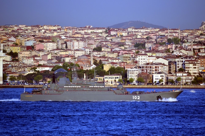 Rus Donanması'na ait iki gemi Çanakkale Boğazı'ndan geçti galerisi resim 17