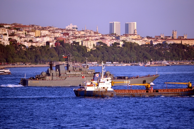 Rus Donanması'na ait iki gemi Çanakkale Boğazı'ndan geçti galerisi resim 21