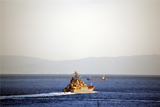 Rus Donanması'na ait iki gemi Çanakkale Boğazı'ndan geçti galerisi resim 4