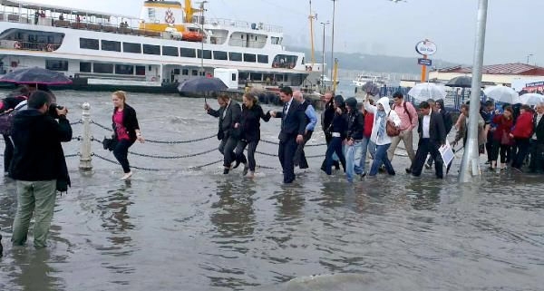 İstanbul'da deniz, karayla birleşti galerisi resim 13