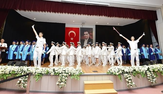 Dokuz Eylül Üniversitesi Denizcilik Fakültesi mezuniyet töreni yapıldı galerisi resim 12