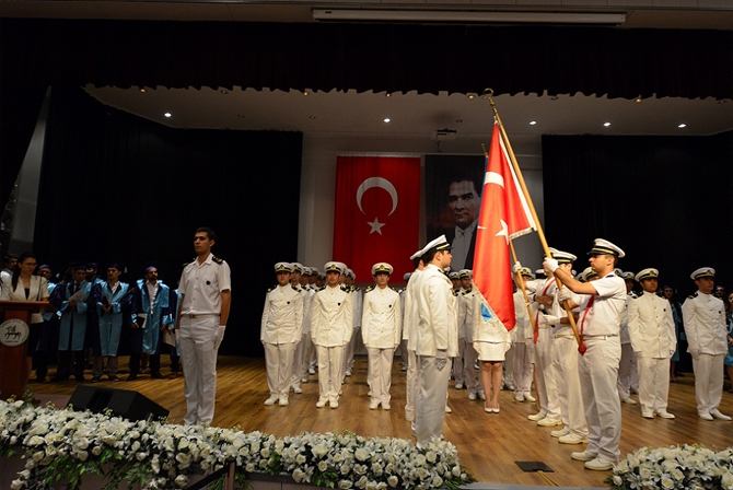 Dokuz Eylül Üniversitesi Denizcilik Fakültesi mezuniyet töreni yapıldı galerisi resim 16