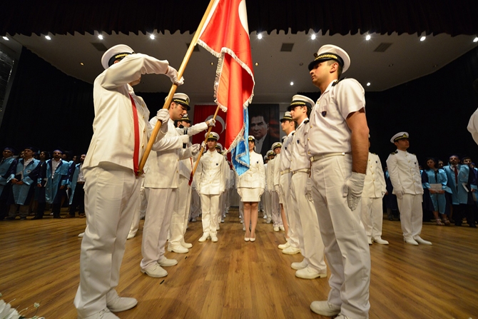 Dokuz Eylül Üniversitesi Denizcilik Fakültesi mezuniyet töreni yapıldı galerisi resim 17