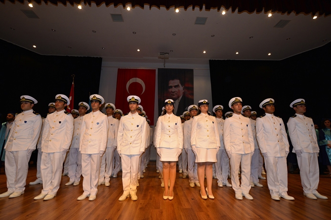 Dokuz Eylül Üniversitesi Denizcilik Fakültesi mezuniyet töreni yapıldı galerisi resim 18