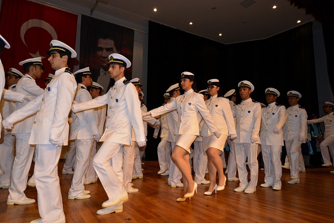 Dokuz Eylül Üniversitesi Denizcilik Fakültesi mezuniyet töreni yapıldı galerisi resim 19