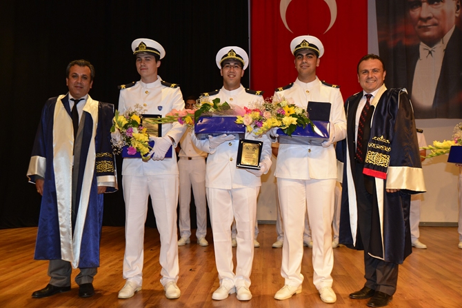 Dokuz Eylül Üniversitesi Denizcilik Fakültesi mezuniyet töreni yapıldı galerisi resim 21