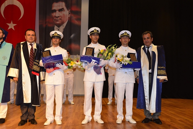 Dokuz Eylül Üniversitesi Denizcilik Fakültesi mezuniyet töreni yapıldı galerisi resim 23