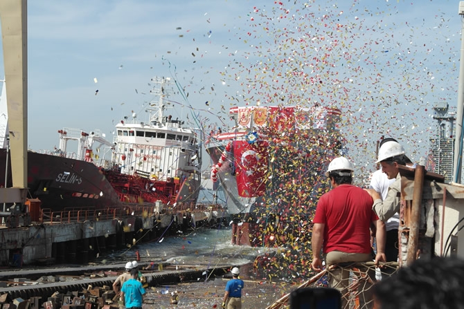 'IŞIN' adlı gemi törenle denize indirildi galerisi resim 28