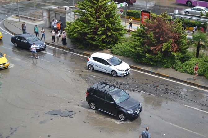 İstanbul'da yoğun yağış hayatı felç etti galerisi resim 10