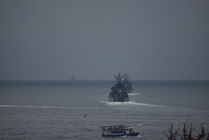 Rus savaş gemisi 'KALININGRAD' İstanbul Boğazı'ndan geçti galerisi resim 11
