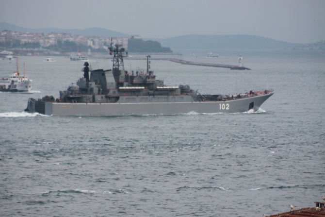 Rus savaş gemisi 'KALININGRAD' İstanbul Boğazı'ndan geçti galerisi resim 2