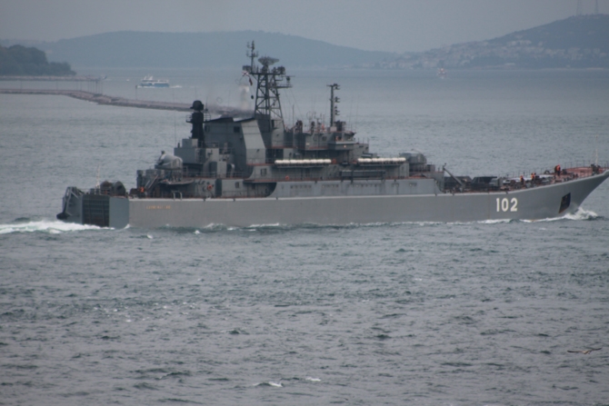 Rus savaş gemisi 'KALININGRAD' İstanbul Boğazı'ndan geçti galerisi resim 3