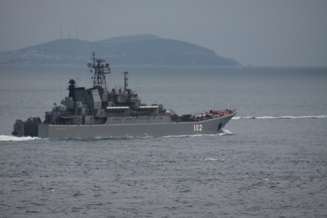 Rus savaş gemisi 'KALININGRAD' İstanbul Boğazı'ndan geçti galerisi resim 4
