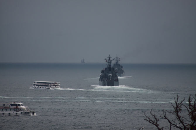 Rus savaş gemisi 'KALININGRAD' İstanbul Boğazı'ndan geçti galerisi resim 9