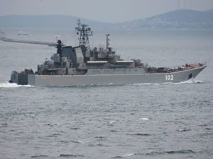 Rus savaş gemisi 'KALININGRAD' İstanbul Boğazı'ndan geçti