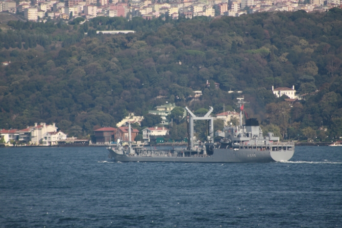 Türk savaş gemisi “ TCG Yarbay  Kudret Güngör  (A-595) “ İstanbul Boğazı galerisi resim 12