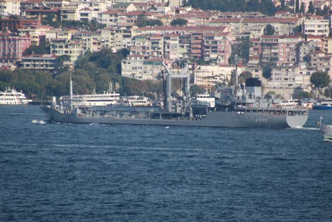 Türk savaş gemisi “ TCG Yarbay  Kudret Güngör  (A-595) “ İstanbul Boğazı galerisi resim 2