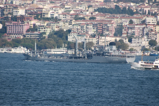 Türk savaş gemisi “ TCG Yarbay  Kudret Güngör  (A-595) “ İstanbul Boğazı galerisi resim 3