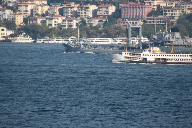 Türk savaş gemisi “ TCG Yarbay  Kudret Güngör  (A-595) “ İstanbul Boğazı galerisi resim 4
