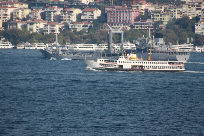 Türk savaş gemisi “ TCG Yarbay  Kudret Güngör  (A-595) “ İstanbul Boğazı galerisi resim 5