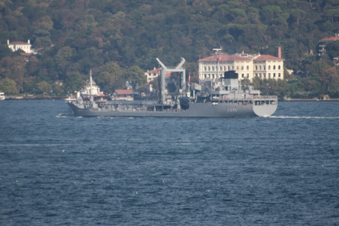 Türk savaş gemisi “ TCG Yarbay  Kudret Güngör  (A-595) “ İstanbul Boğazı galerisi resim 9