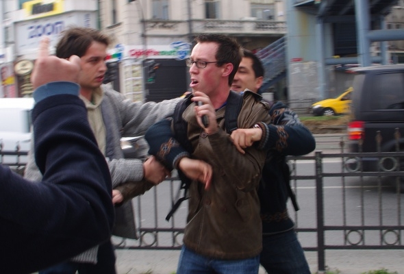 Amerikan askerinin başına çuval geçirdiler galerisi resim 2