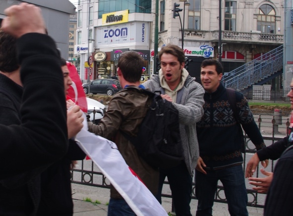 Amerikan askerinin başına çuval geçirdiler galerisi resim 4