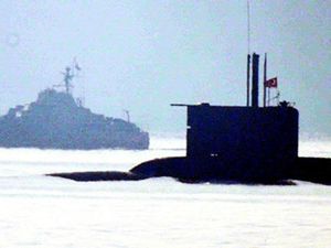 Tacizci Yunan botuna Türk denizaltısı engel oldu