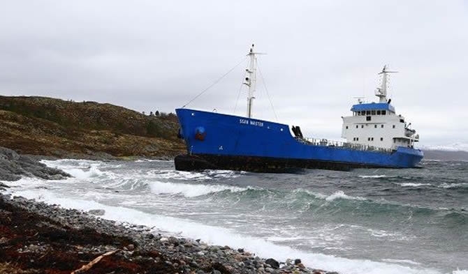 Norveç bayraklı ürün tankeri, Hemnskjela'da karaya oturdu galerisi resim 1