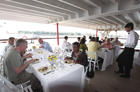 ALTIN ÇIPA KONUKLARI AKDENİZ GEMİSİ'NDE AĞIRLANDI galerisi resim 10