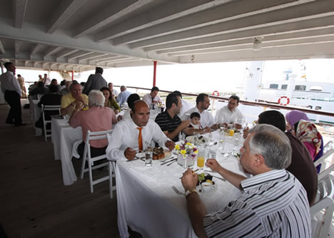 ALTIN ÇIPA KONUKLARI AKDENİZ GEMİSİ'NDE AĞIRLANDI galerisi resim 11