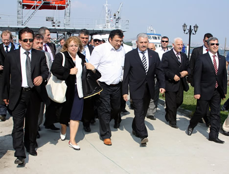 ALTIN ÇIPA KONUKLARI AKDENİZ GEMİSİ'NDE AĞIRLANDI galerisi resim 12