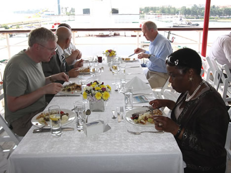 ALTIN ÇIPA KONUKLARI AKDENİZ GEMİSİ'NDE AĞIRLANDI galerisi resim 7