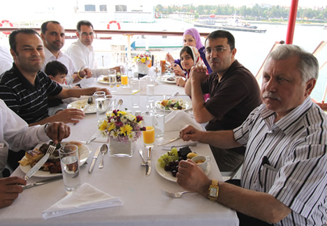 ALTIN ÇIPA KONUKLARI AKDENİZ GEMİSİ'NDE AĞIRLANDI galerisi resim 9