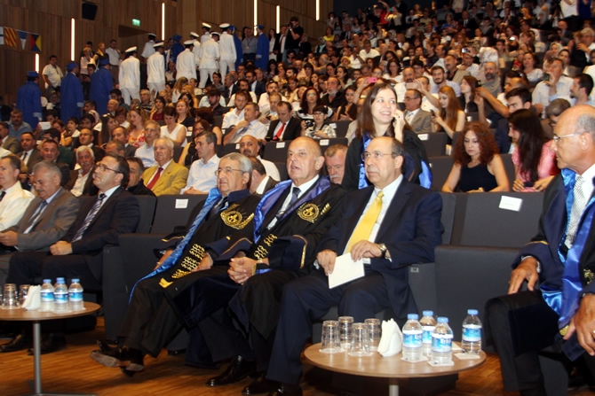 Piri Reis Üniversitesi'nde Mezuniyet Coşkusu galerisi resim 12