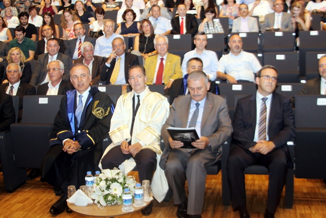 Piri Reis Üniversitesi'nde Mezuniyet Coşkusu galerisi resim 16