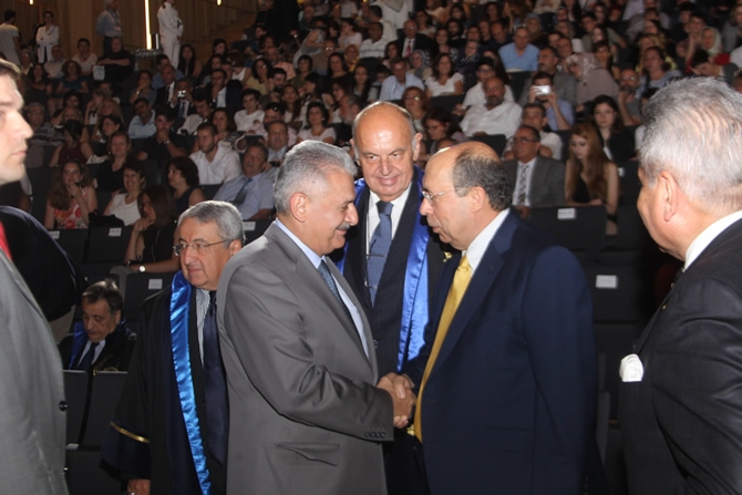 Piri Reis Üniversitesi'nde Mezuniyet Coşkusu galerisi resim 2