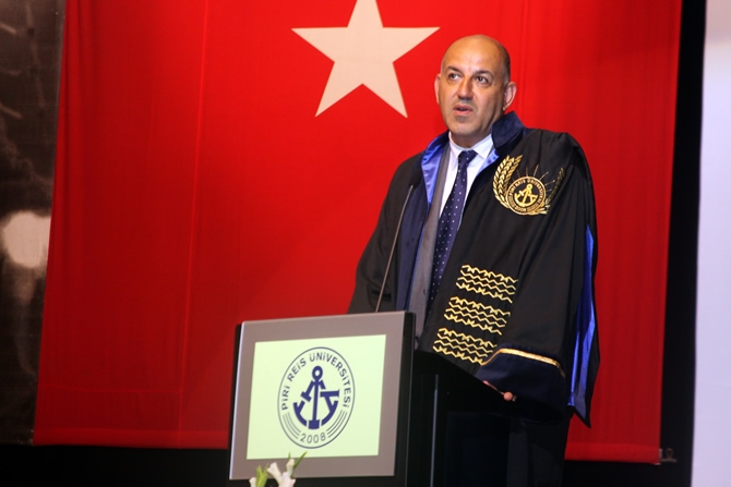 Piri Reis Üniversitesi'nde Mezuniyet Coşkusu galerisi resim 24