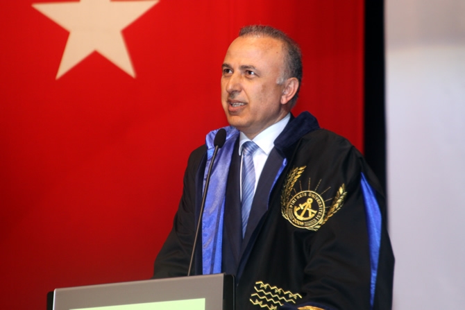 Piri Reis Üniversitesi'nde Mezuniyet Coşkusu galerisi resim 25