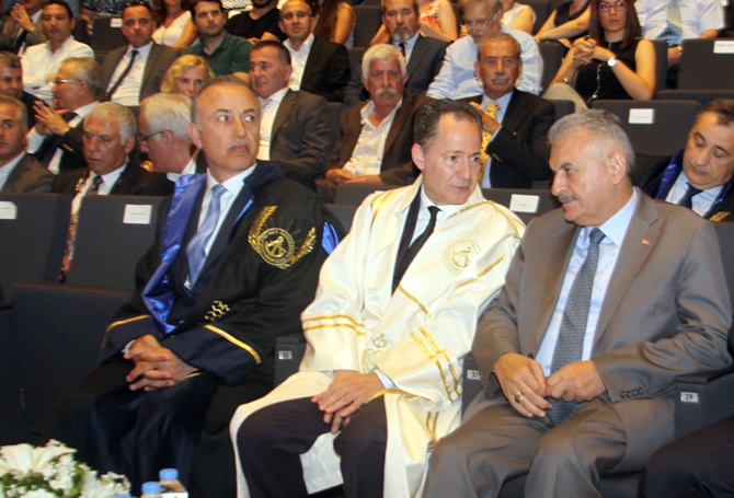 Piri Reis Üniversitesi'nde Mezuniyet Coşkusu galerisi resim 3