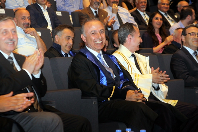 Piri Reis Üniversitesi'nde Mezuniyet Coşkusu galerisi resim 30