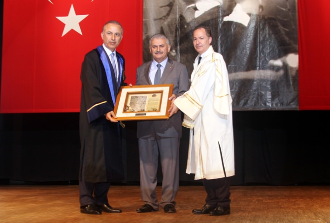 Piri Reis Üniversitesi'nde Mezuniyet Coşkusu galerisi resim 32