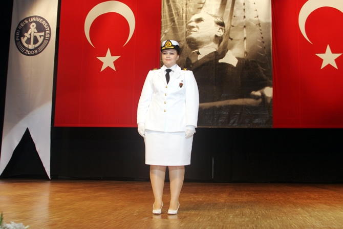 Piri Reis Üniversitesi'nde Mezuniyet Coşkusu galerisi resim 33