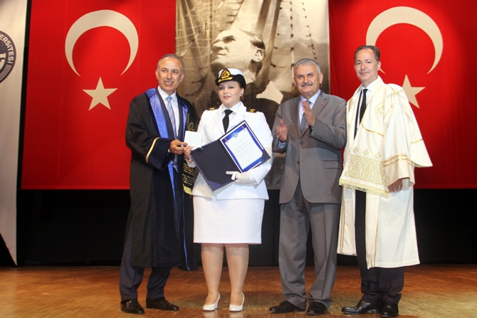 Piri Reis Üniversitesi'nde Mezuniyet Coşkusu galerisi resim 34