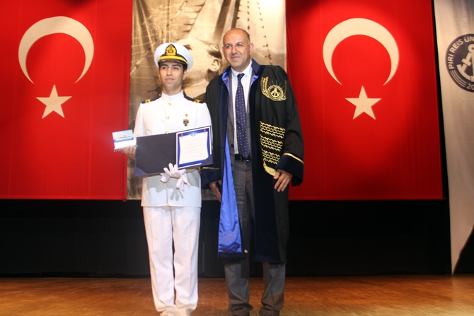 Piri Reis Üniversitesi'nde Mezuniyet Coşkusu galerisi resim 36