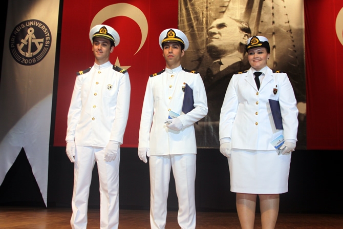 Piri Reis Üniversitesi'nde Mezuniyet Coşkusu galerisi resim 39