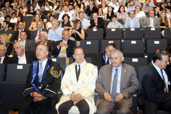 Piri Reis Üniversitesi'nde Mezuniyet Coşkusu galerisi resim 4